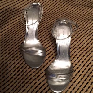 NWOT Chinese Laundry Silver Heels